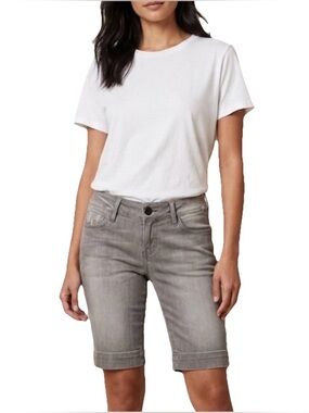 Black Orchid Denim in Women’s Classic Gray Bermuda Cotton Shorts Size 26